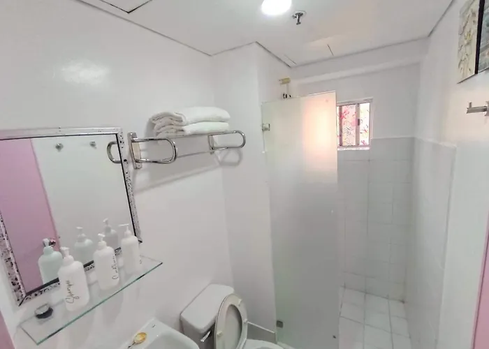 Apartamento Near Airport, Cozy 1 Bedroom Condo, Full Kitchen, Swimming Pool, Wifi, 10k Manila